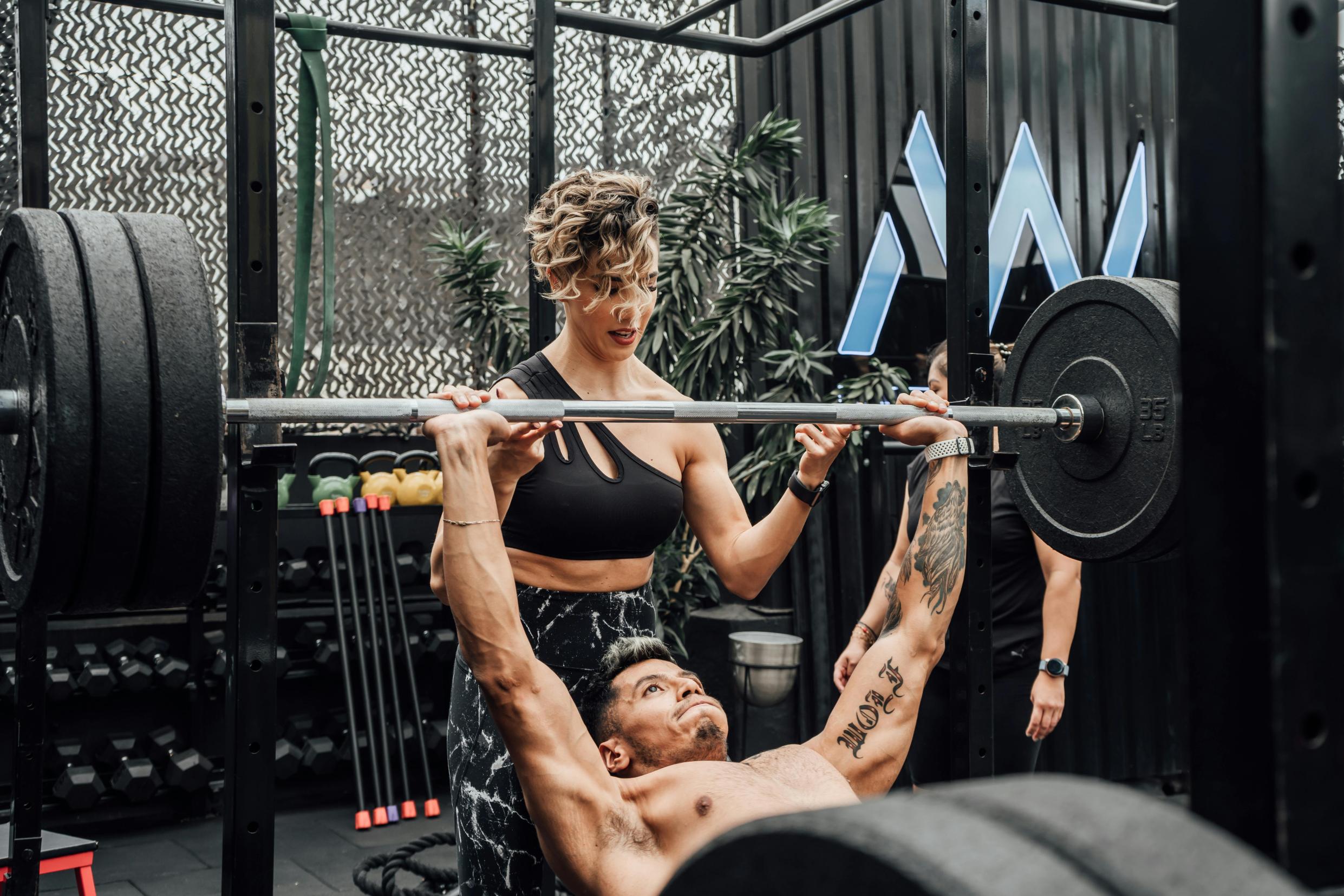 How Much Does a Bench Press Bar Weigh - Major Fitness Blog
